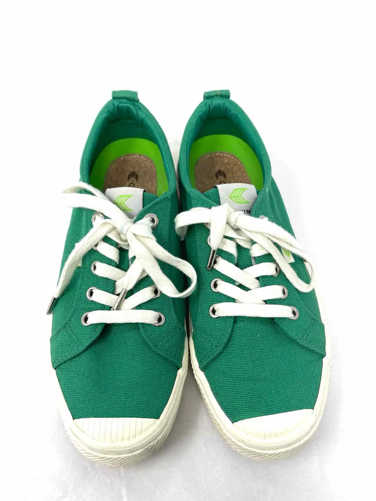 Cariuma Size 9 Green Canvas Shoes Sneakers