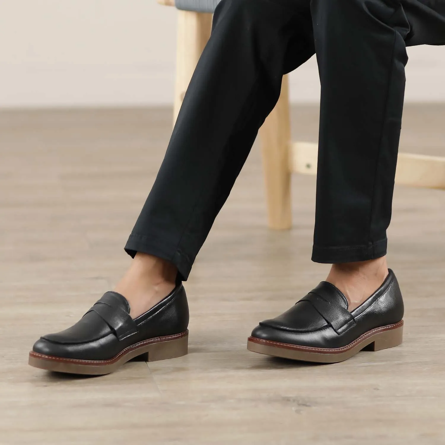 Classic loafers in Black - 12675